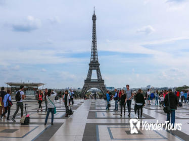 1,5-hour Skip-the-Line Small-Group Eiffel Tower Tour with Summit View