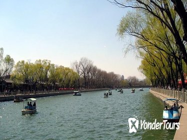 4-Hour Private Old Beijing Walking Tour: Hutong, Drum Tower, and Lakes