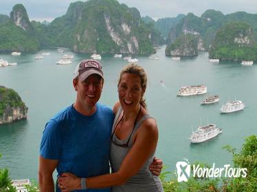 6 Hours Cruising on Halong Bay with Deluxe Cruise