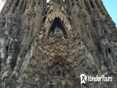 A Guided Walking Tour of the Sagrada Familia and Barrio Gotico