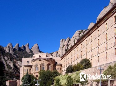 Barcelona Highlights and Montserrat with Cogwheel Train Guided Day Tour