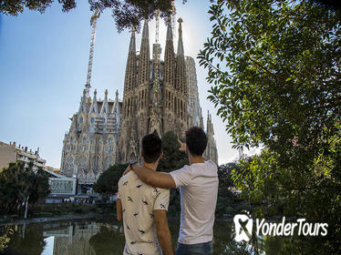 Barcelona's Modernist Houses Private Gay Walking Tour with Sagrada Familia
