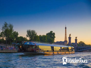 Bateaux Mouches Seine River Cruise Including Dinner and Live Music