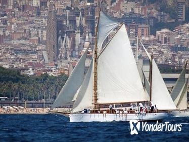 Classic yacht tour in Barcelona, swimming and appetizer in Bon Temps 1926