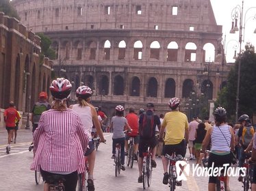 COMBO TOUR- WALK AND RIDE A BIKE- ANCIENT ROME: COLOSSEUM AND CARACALLA BATH