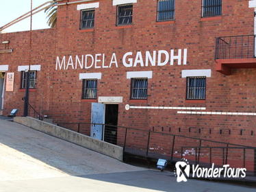 Constitutional Hill,Johannesburg City and Apartheid Museum with Soweto Day Tour