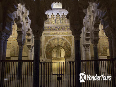 Cordoba Mosque-Cathedral and Jewish Quarter Walking Tour with Tapa and Drink