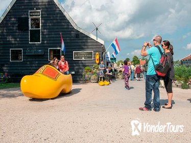 Countrysides, Volendam, Edam and Windmills Tour incl Canal Cruise in Amsterdam