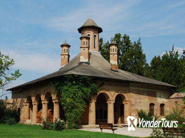 Discover Dracula's Tomb and Mogosoaia Palace - Private Tour from Bucharest