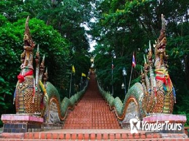 Doi Suthep Temple and Local Crafts Private Tour in Chiang Mai