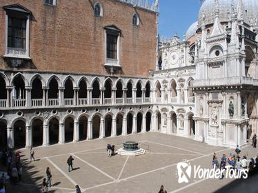 Ducal Venice: Skip-the-Line Doge's Palace and Walking Tour