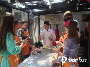 Experience Shanghai: Dumpling Cooking Class and Tasting Tour