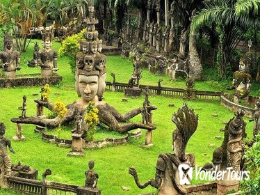 Full-Day Vientiane Sightseeing Tour with Buddha Park Visit
