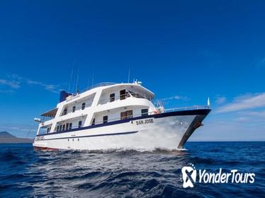 Galapagos Cruise: 4-Day Tour aboard Motor Yacht 'Solaris'