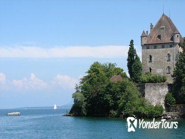 Independent Yvoire Tour and Lake Geneva Cruise with Private Transport from Geneva