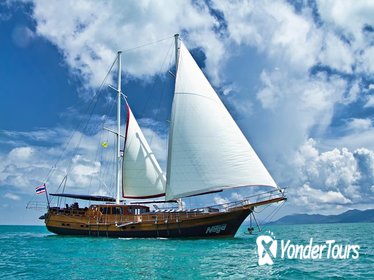 Koh Samui Small-Group Day Cruise with Snorkeling and Lunch