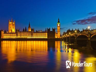 London Walking Tour by Night Including a Drink with Spanish Speaking Guide