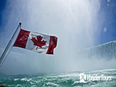Luxury Coach Tour of Niagara Falls with Hornblower Cruise from Toronto