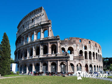 Luxury transfer from Rome to Civitavecchia via Colosseum and Roman Forum tour