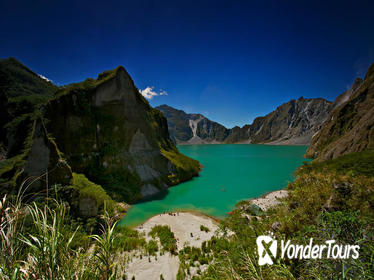 Mt. Pinatubo Crater Day Trip from Manila Including 4x4 Adventure and Hike