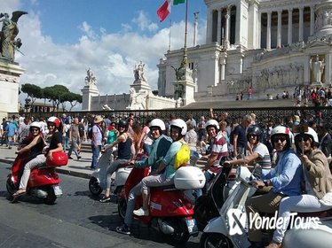 Panoramic Tour of Roma with Vespa and Lunch