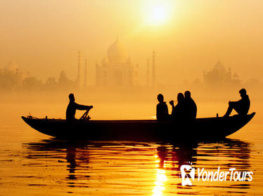 Pickup New Delhi & Transfer to Agra with Sunset Boat Excursion of Tajmahal