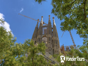 Priority Access: Barcelona Sagrada Familia Tour with Optional Tower Entry