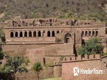 Private Custom Guided Tour: Visit to haunted Bhangarh Fort from Jaipur