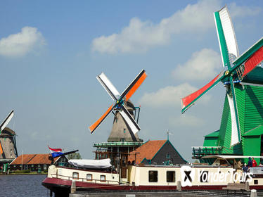 Private Day Trip from Amsterdam to Zaanse Schans Windmills and Volendam