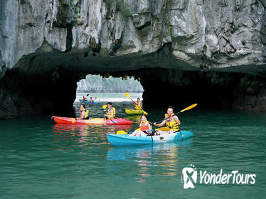 Private Full-Day Halong Bay Tour Including Cruise, Kayaking and Surprising Cave