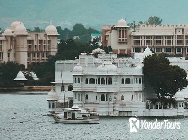 Private Half Day Udaipur Sightseeing by Tuk Tuk with Entry Ticket & Tour Guide