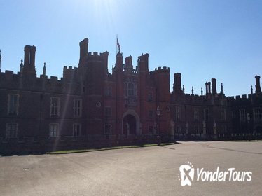 Private Hampton Court Palace Tour from London