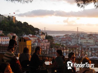 Private Tour: Lisbon Sunset Walking Tour with Fado Show and Dinner