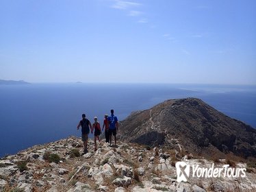 Santorini : Hike to the summit of the island