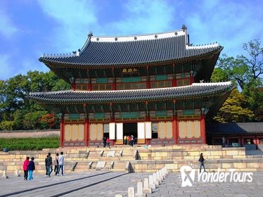 Seoul Afternoon Tour Including Palgakjeong, Changdeokgug and Namdaemun Market
