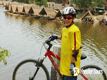 Small-Group Bicycle Ride from Chiang Mai City to Lake Huay Tueng Tao