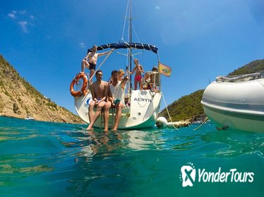 Small-Group Sail Trip from Barcelona Port and Paddle Boarding