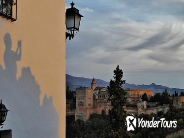 Small-Group Sunset Walking Tour of Granada's Albayzin and Sacromonte Quarters
