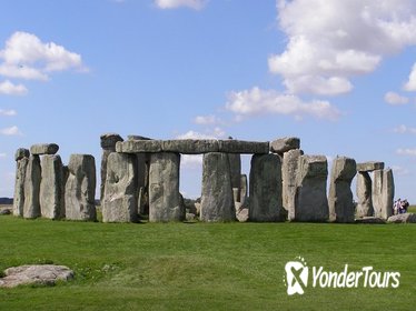 Stonehenge and Bath Day Tour from London with Spanish Speaking Guide