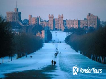 Stratford, Warwick Castle, and Oxford Tour on Christmas Eve from London