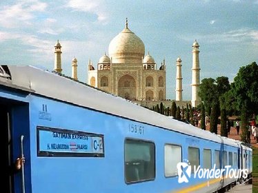Taj Mahal Day Trip with Fatehpur Sikri from Delhi by Train (Shatabdi Exp to Gatimaan Exp)