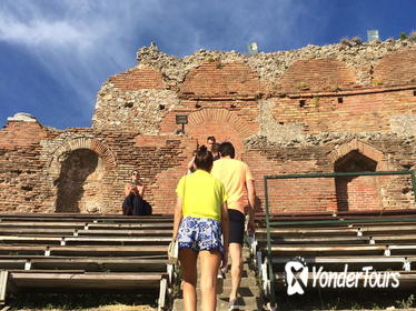 Taormina Walking Tour and Wine Tasting Including Skip-the-line Ticket to the Greek Theatre