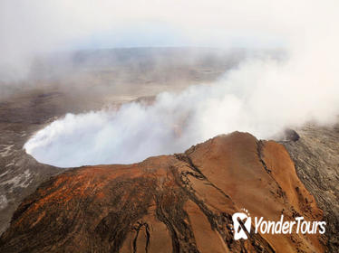 Volcano by Air and Land: Helicopter, Coach, and Walking Tour of Volcanoes National Park from Kona