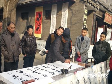 Xi'an Private Walking Tour: City Wall, Shuyuanmen Street, Gao Grand Courtyard, and Muslim Quarter