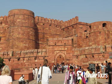 Historical Agra - A Walking Tour through the Former Mughal Capital with Private Transfer