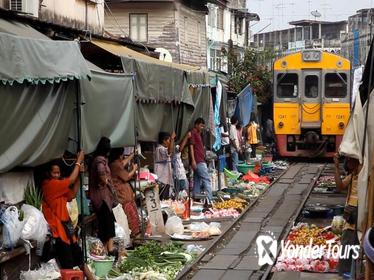 Maeklong Railway Market & Damnoensaduak Floating Market Tour from Bangkok