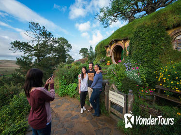 Hobbiton Day Tour from Auckland in Small Groups