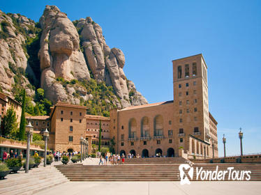 Barcelona and Montserrat Tour with Skip-the-Line Park Güell Entry