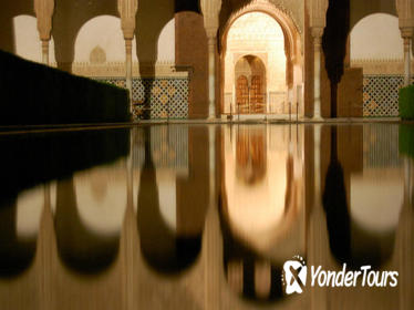 Guided Visit to the Alhambra Experiences by Night in a Reduced Group