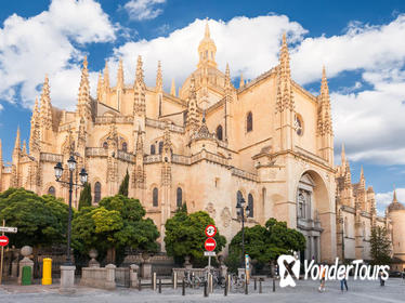 Super Saver: Toledo and Segovia Plus Madrid Walking City tour